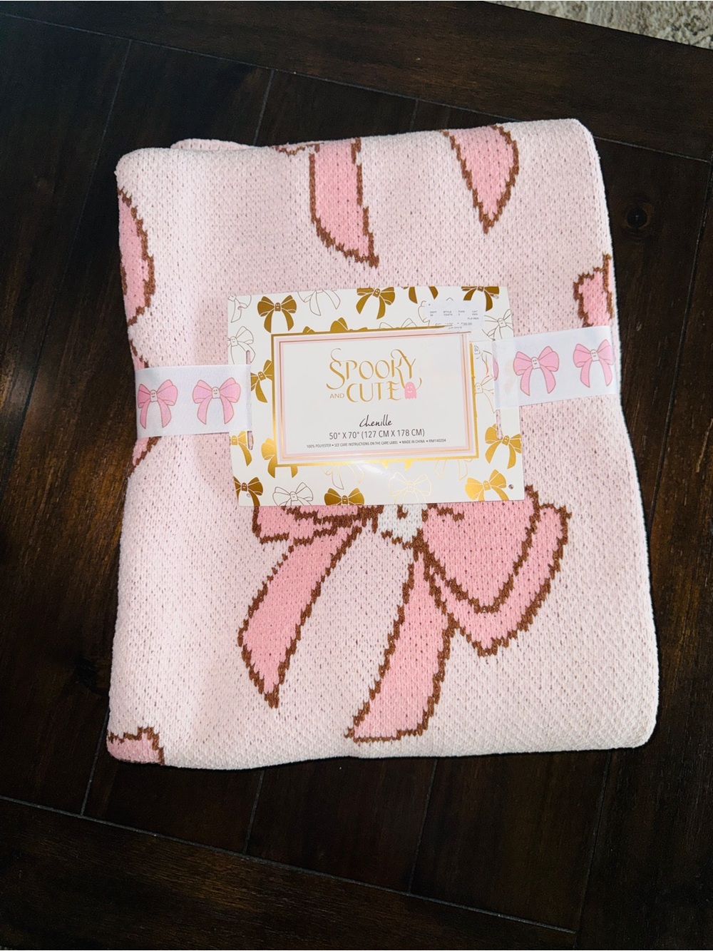 Spooky Cute Chenille Throw - 50” x 70” - 🎀 🦇